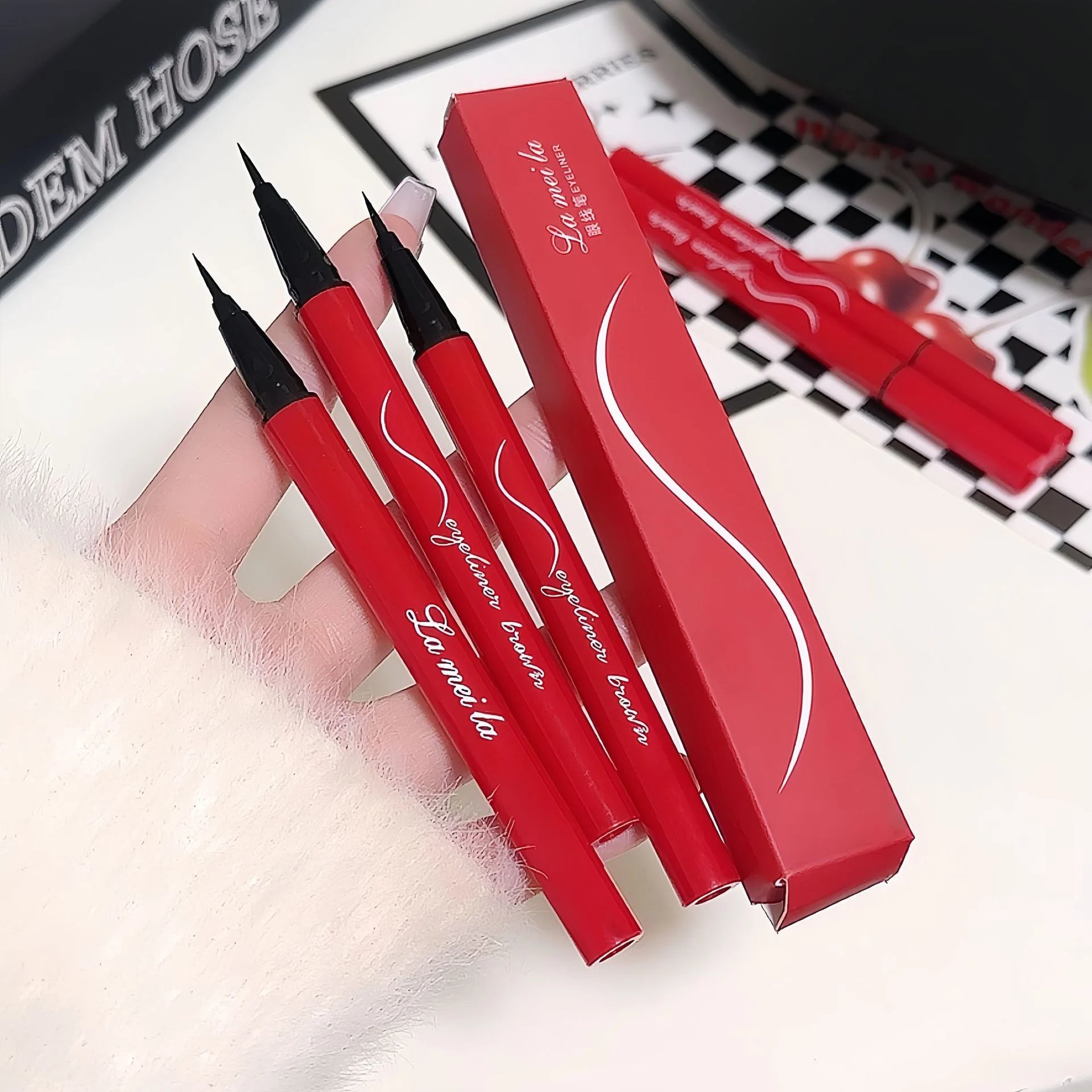 LAMEILA Eyeliner — Model 942